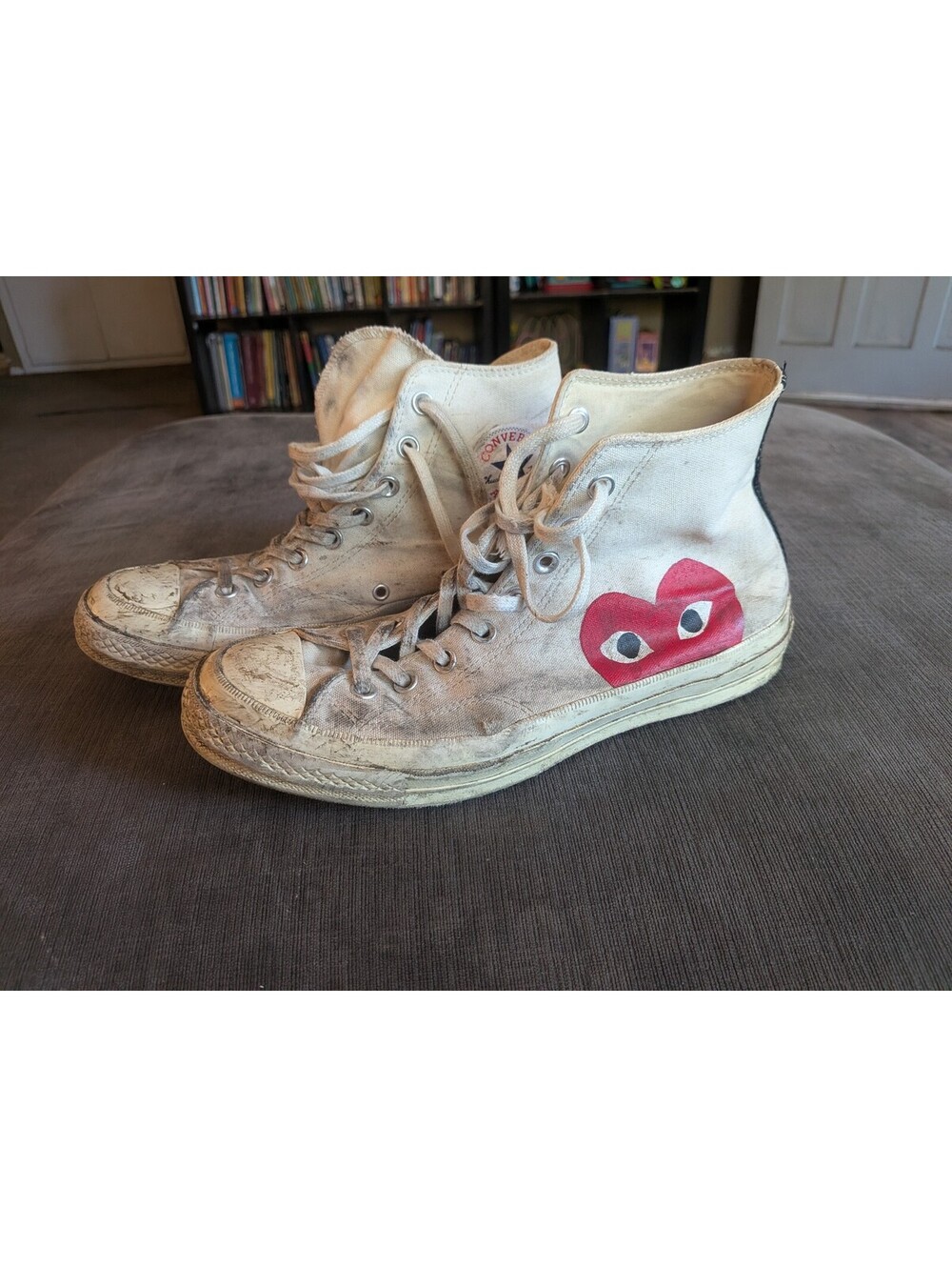 Converse Chuck Taylor Men's Sneakers Size 9 White with Red Heart Design